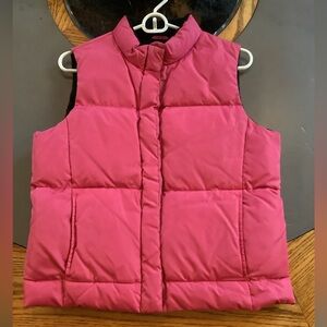 GAP Women's Hot Pink Puffer Vest. SMALL.